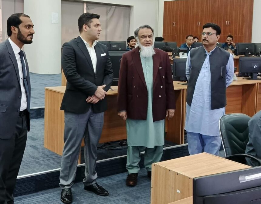 پاکستان میٹروبس - پنجاب ماس ٹرانزٹ اتھارٹی کے ایم ڈی کا میٹروبس کا دورہ