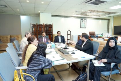 ایچ پی وی ویکسین - آئی پی ایس او ایس کی وزیرِ صحت سے ملاقات