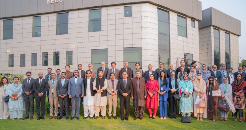 قومی ایمرجنسی سینٹر - ستائیسویں سیکیورٹی ورکشاپ کا وفد قومی ایمرجنسی سینٹر پہنچا