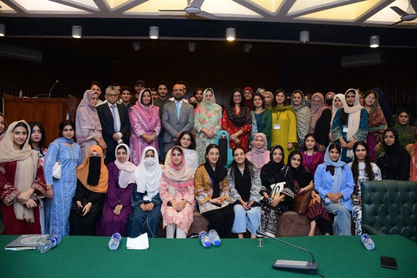 موسمیاتی سفارتکاری - یونیورسٹی میں موسمیاتی سفارتکاری کا سیمینار