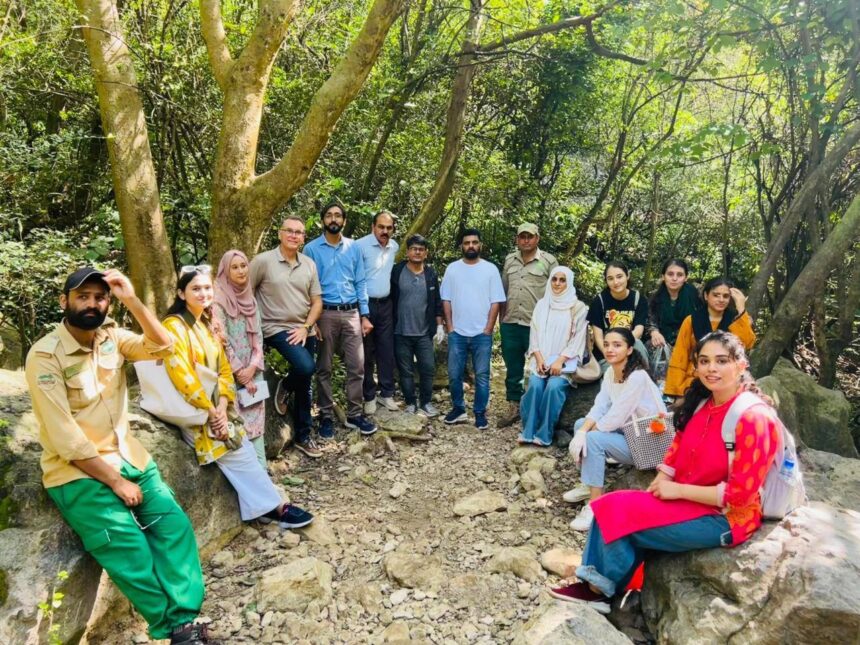 جانوروں سے منتقل بیماریاں - وحشی گوشت خور جانوروں کے فضلے کی تحقیق