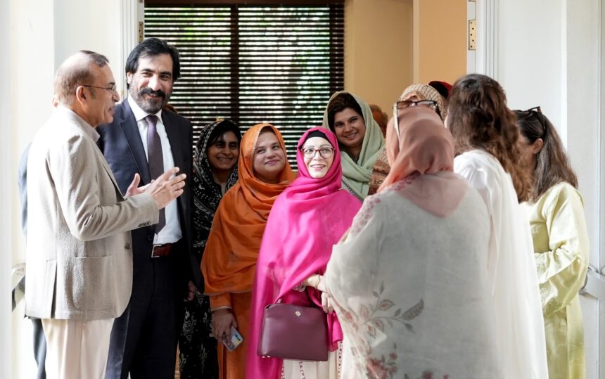 ترقی یافتہ فیکلٹی - قومی یونیورسٹی میں ترقی یافتہ فیکلٹی کی پذیرائی