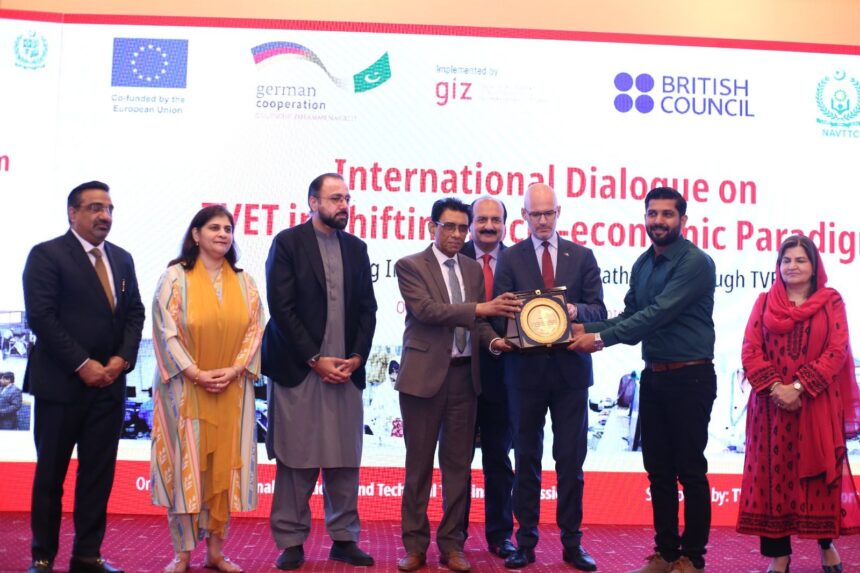 فنی تربیت - فنی تربیت پر بین الاقوامی مکالمہ