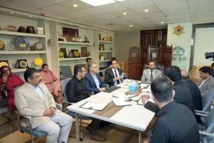 آؤٹ سورسنگ - طبی سہولیات کی آؤٹ سورسنگ پر وفاقی وزیر کو بریفنگ