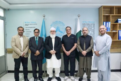 مسلم ہینڈز - معروف ڈینٹسٹ ڈاکٹر ابرار کا مسلم ہینڈز کا دورہ