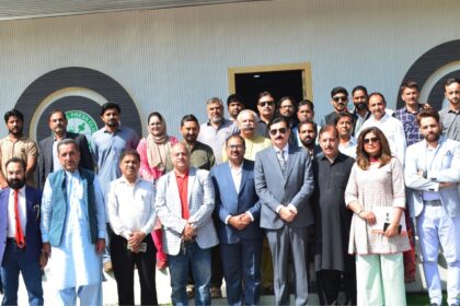 پریس کلب پر حملہ - گورنر خیبرپختونخوا کی پریس کلب پر صحافیوں سے یکجہتی