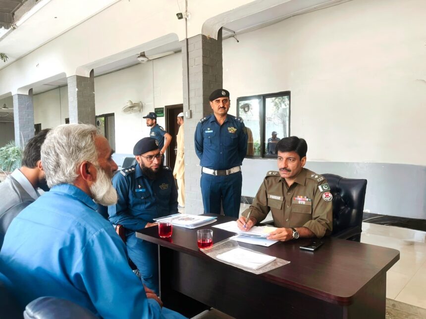 چیف ٹریفک آفیسر - راولپنڈی میں شہریوں نے ٹریفک مسائل سی ٹی او کے سامنے رکھے