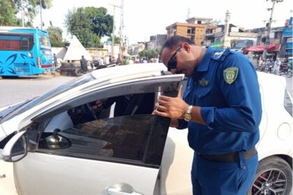 کالے پیپر - راولپنڈی میں گاڑیوں پر کالے اور رنگین پیپر کی سخت پابندی