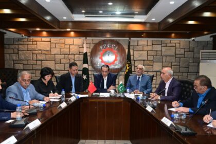 صنعتی تعاون - چینی کاروباری وفد کی ایف پی سی سی آئی صدر سے اہم ملاقات