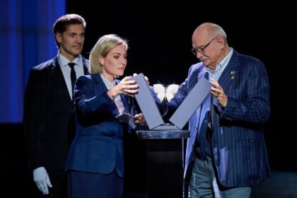 ڈائمنڈ بٹر فلائی - ماسکو میں ڈائمنڈ بٹر فلائی ایوارڈز کی پہلی تقریب