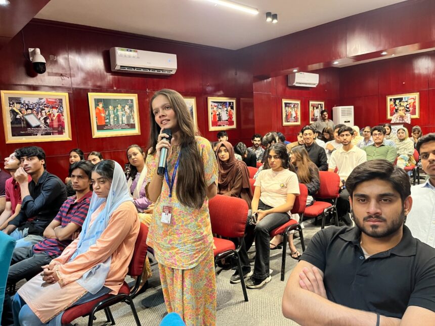 انضمام کا دن - قونصلیٹ نے گرین وچ یونیورسٹی میں انضمام کی نشست