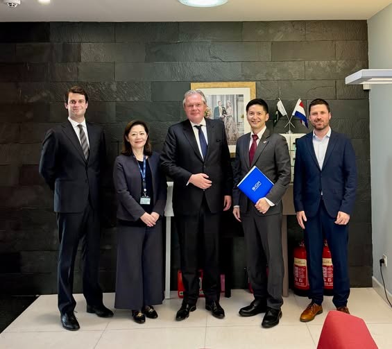 سفارتخانہ ملاقات - نیڈرلینڈز کے سفارت خانے میں ہجرتی ادارے کی ملاقات