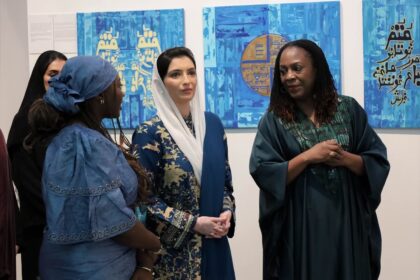 عاصفہ بھٹو - خاتون اوّل عاصفہ بھٹو نے ابوظہبی آرٹ کا دورہ