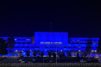 بچوں کے حقوق - بچوں کے حقوق کے لیے ملک بھر میں عمارتیں نیلی ہوئیں