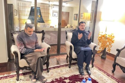 چیئرمین سینیٹ - چیئرمین سینیٹ نے سیکرٹری کے گھر تعزیت کی