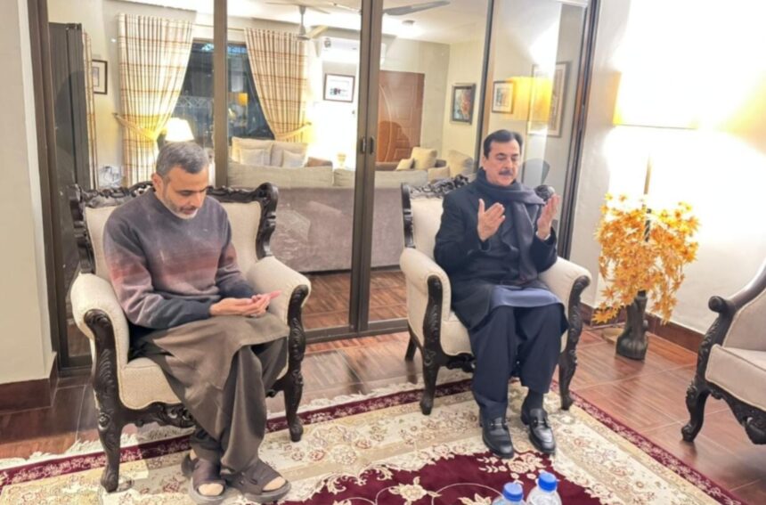 چیئرمین سینیٹ - چیئرمین سینیٹ نے سیکرٹری کے گھر تعزیت کی