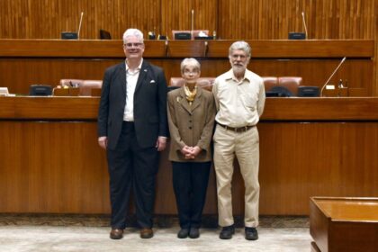 پارلیمنٹ ہاؤس دورہ - زیکری ہارکن رائیڈر کا پارلیمنٹ ہاؤس کا دورہ