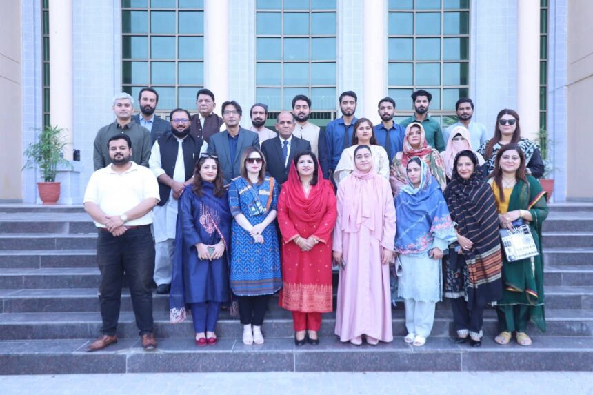 پی ایچ ڈی مقالہ - ڈاکٹر سمرین انجم نے پی ایچ ڈی مقالہ کامیابی سے پیش کیا