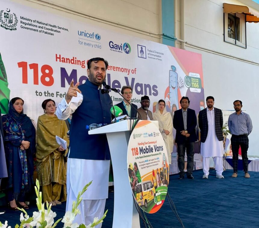 موبائل گاڑیاں - ہر بچے تک صحت پہنچانے کیلئے ۱۱۸ موبائل گاڑیاں