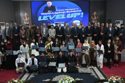 قومی لیپ ٹاپ اسکیم - بحریہ یونیورسٹی اسلام آباد میں لیپ ٹاپ تقسیم کامیاب