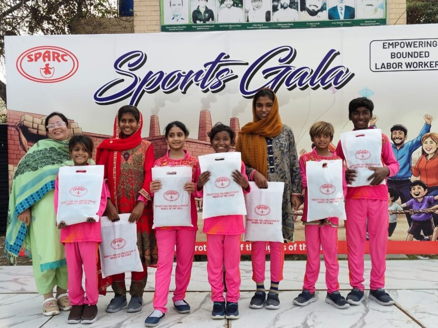 اینٹ بھٹی کے بچے - ملتان میں اینٹ بھٹیوں کے بچوں کا کھیل میلہ