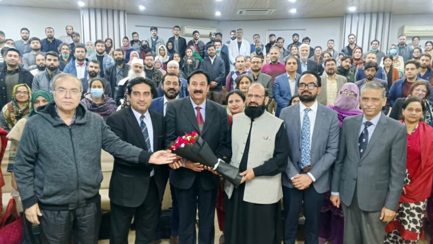 لاہور ریجنل سینٹر - پروفیسر خالد مسعود گوندل نے لاہور ریجنل سینٹر کا دورہ کیا