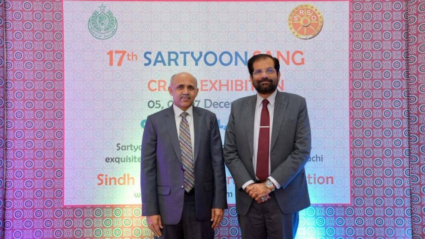 دستی دستکاری - ڈاکٹر غلام علی ملا نے سرتیون سنگ نمائش کا دورہ کیا