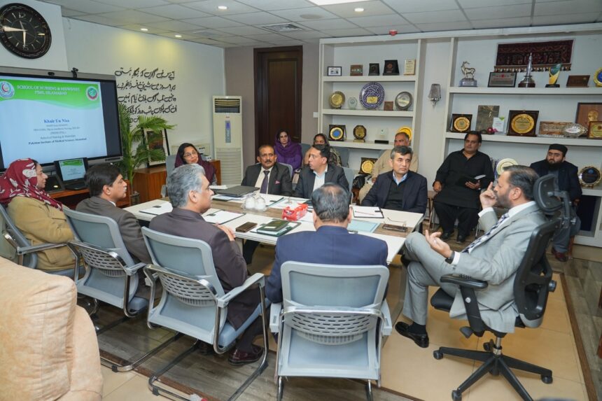 نرسنگ انسٹیٹیوٹ - ماڈل نرسنگ انسٹیٹیوٹ پر وفاقی وزیر کو بریفنگ