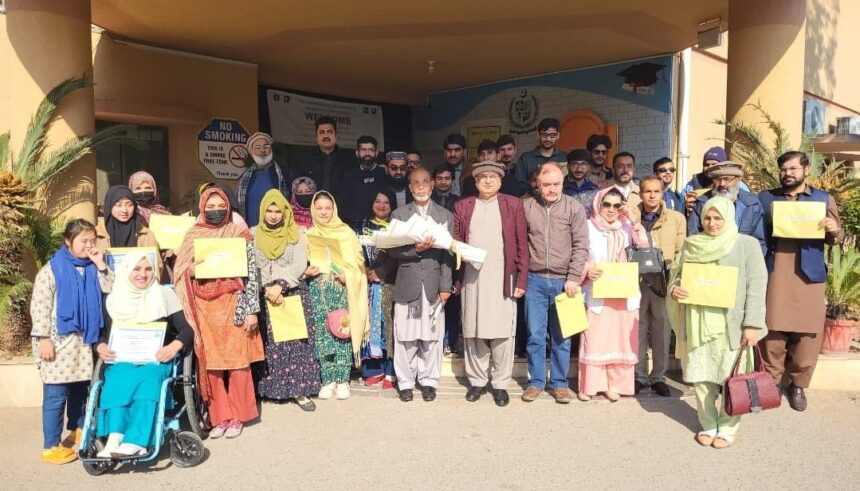 سفید عصا تکنیک - ڈائریکٹوریٹ جنرل نے سفید عصا تربیتی کورس مکمل کرایا