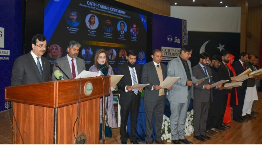 اساتذہ - اساتذہ تعلیمی نظام کی ریڑھ کی ہڈی ہیں