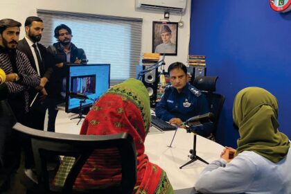 فرینڈز آف پولیس - طلبہ و طالبات کا ٹریفک ہیڈکواٹر کا دورہ