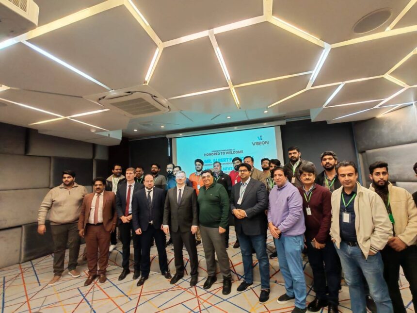 سیالکوٹ کھیل - سیالکوٹ کی کھیل ساز کمپنیوں کا روسی سفیر کا دورہ