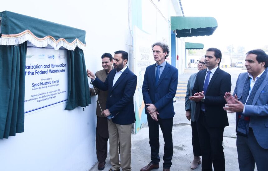 شمسی نظام - وفاقی وزیر صحت نے ایک میگاواٹ شمسی نظام کا افتتاح کیا