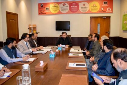 بے سکول بچے - چیئرمین اور نجی اسکولز کا تعلیمی اتحاد