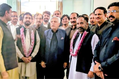 افسران عمرہ - صحرائی زرعی یونیورسٹی کے دو افسران عمرہ کیلئے روانہ