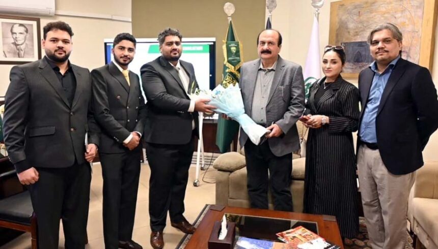 بین الاقوامی تعلیم - نوجوانوں کے لیے بین الاقوامی تعلیمی شراکت