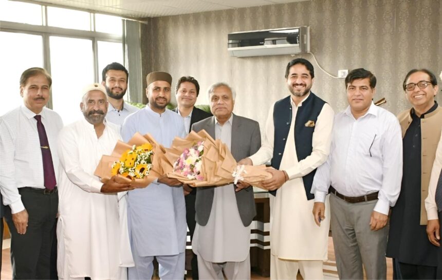 عمرہ مبارکباد - پیر مہر علی شاہ یونیورسٹی کی عمرہ واپسی پر مبارکباد