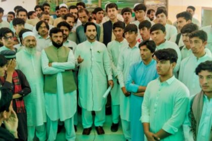 بنّو بورڈ ملازمین - بنّو بورڈ ملازمین کا قائم مقام چیئرمین کے خلاف احتجاج