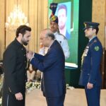 محسن نواز - محسن نواز پہلی بار تمغہ امتیاز کے حقدار