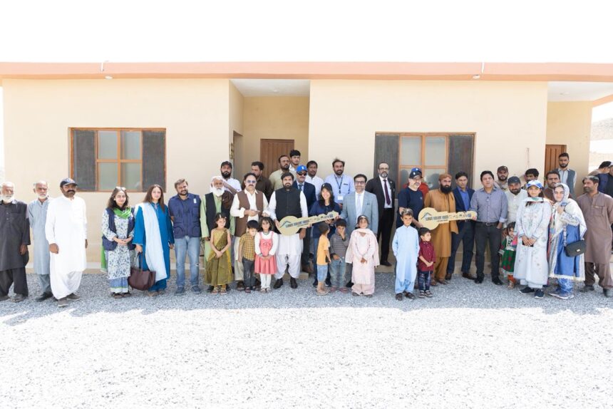 موسمیاتی مضبوط مکانات - ہنا اُراک میں موسمیاتی مضبوط مکانات متاثرین کو حوالے
