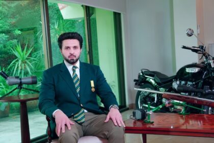 تمغہ امتیاز - موہسن نواز نے تمغہ امتیاز پی ایل آر اے کے نام وقف کیا