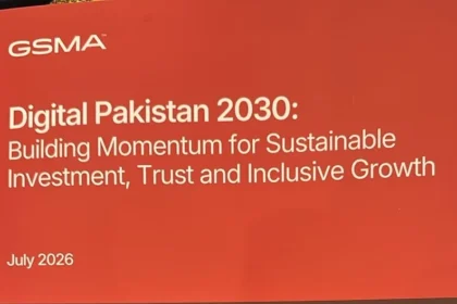 جی ایس ایم اے کی ڈیجیٹل پاکستان 2030 رپورٹ پیش کیے جانے کا منظر