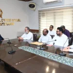 نیشنل لیبر فیڈریشن پاکستان کا وفد صوبائی وزیر محنت پنجاب سے ملاقات کر رہا ہے