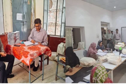 چیئرمین تعلیمی بورڈ راولپنڈی چکوال کے مارکنگ سینٹر کا معائنہ کرتے ہوئے