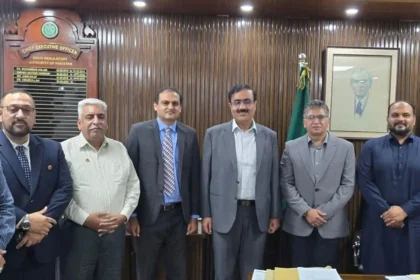 پاکستان فارماسسٹس ایسوسی ایشن کے وفد کی سی ای او ڈریپ ڈاکٹر عبید اللہ ملک سے ملاقات