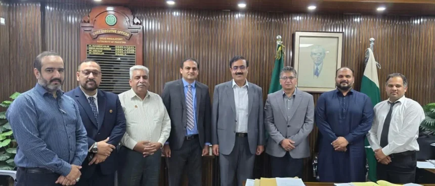 پاکستان فارماسسٹس ایسوسی ایشن کے وفد کی سی ای او ڈریپ ڈاکٹر عبید اللہ ملک سے ملاقات