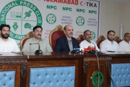سردار حسن ابراہیم نیشنل پریس کلب اسلام آباد میں میڈیا سے گفتگو کرتے ہوئے
