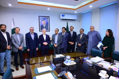 وفاقی وزیر تعلیم کی ایرانی وزیر سائنس ڈاکٹر حسین سیمائی صراف سے اسلام آباد میں ملاقات