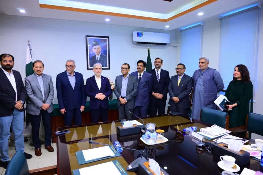 وفاقی وزیر تعلیم کی ایرانی وزیر سائنس ڈاکٹر حسین سیمائی صراف سے اسلام آباد میں ملاقات