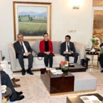چیئرمین سینیٹ سید یوسف رضا گیلانی پارلیمنٹ ہاؤس میں آذربائیجان کے سفیر خضر فرہادوف سے ملاقات کر رہے ہیں